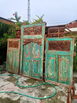 Pintu jendela kuno