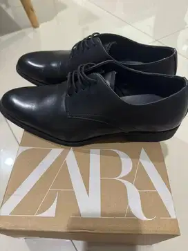 Sepatu Zara Kantor Pria size 40