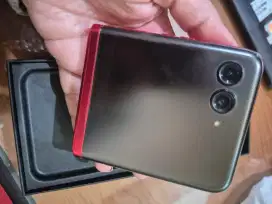 MOTOROLA RAZR 40 ULTRA -FLIP ELEGAN DAN CANGGIH 12/512GB