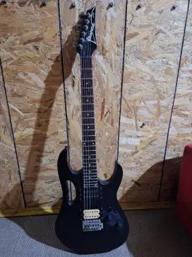 Gitar ibanez custom