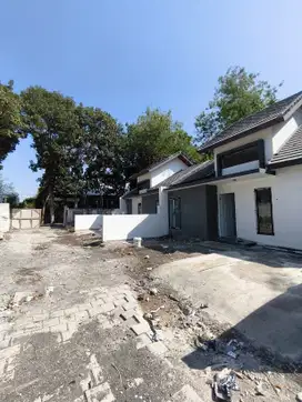 Rumah Dekat Pasar Cebongan Sleman, 3 Kamar Tidur, SHM dan PBG Ready