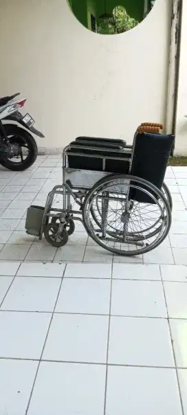 Kursi Roda Dorong