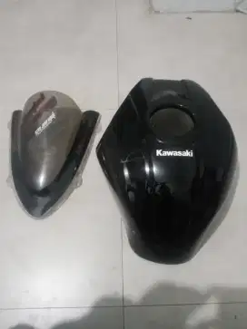 Cover kondom tangki ,visor ninja 250 karbu