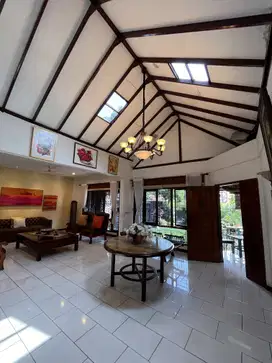 Rumah classic dan etnik di lebak bulus