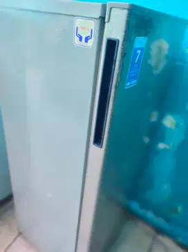 Di jual kulkas 1 pintu Aqua normal murah