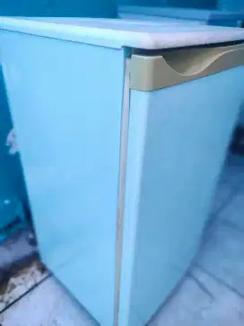 Jual kulkas 1 pintu besar merk Sanyo bagus normal