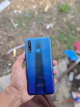 Vivo Z1 Pro Ram 4/64GB Geming Snap 712 Camera Bening