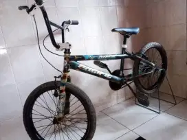 Sepeda BMX Pacific ripper 30 size 20