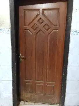 Pintu kayu jati tua