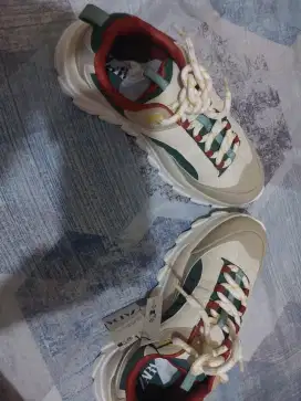 NEW sepatu pria Zara