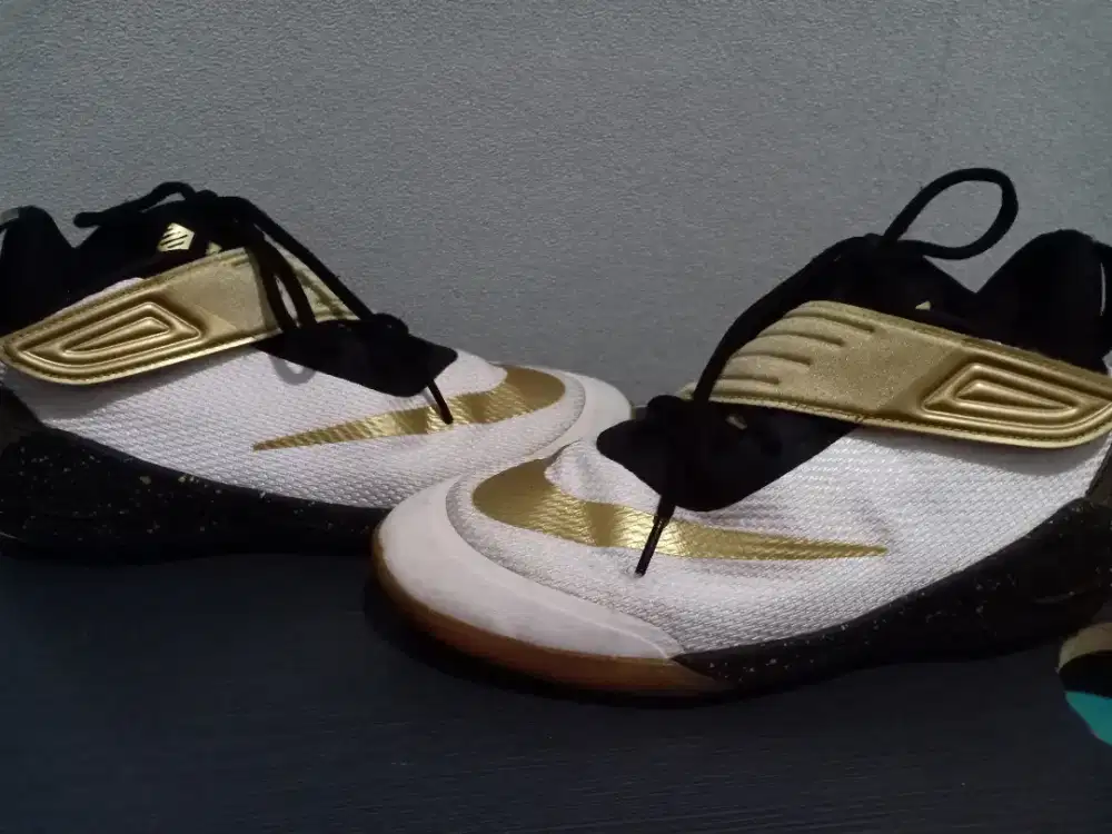 Sepatu Nike Future flight Gold