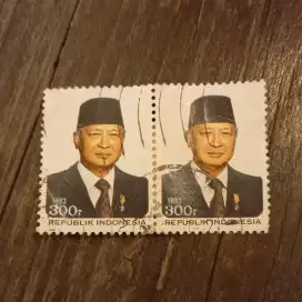 Perangko Presiden Soeharto 1993, 300 rupiah (2 pcs)