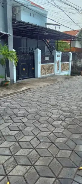 RUMAH STRATEGIS DEKAT TENGAH KOTA DAN AKSES JALAN KE SURAMADU