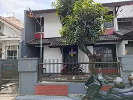Rumah lama terawat di Turangga Buah batu belakang Horison