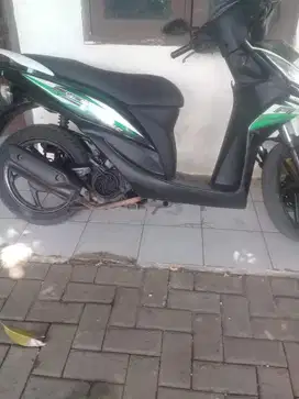 Motor SPACY warna hijau