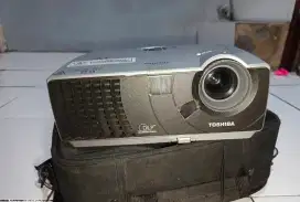 Proyektor toshiba TDP-T9