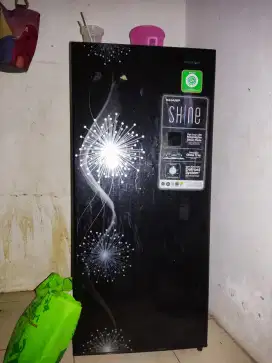 Kulkas bekas merk Sharp