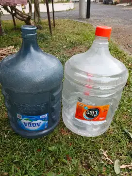 Galon isi ulang Aqua dan Cleo