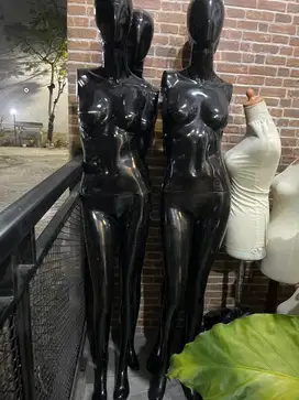 Manekin patung orang hitam