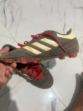 Sepatu Bola Adidas