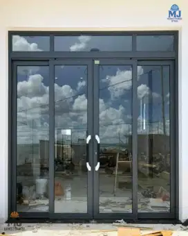 Pintu kaca alumunium