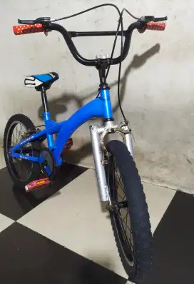 Sepeda BMX ukuran 18
