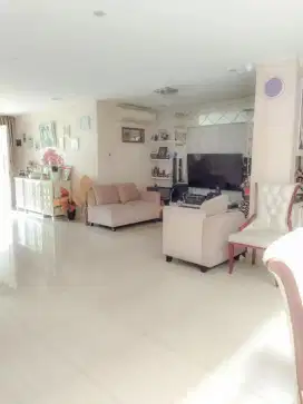 Rumah asri 2 lantai Meruya Residence, siap huni, bisa KPR