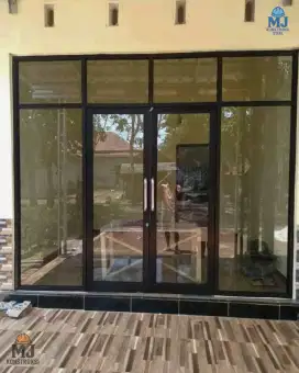 Pintu kaca alumunium