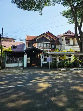 Rumah murah mainroad cocok kantor, klinik di Sarijadi Bandung