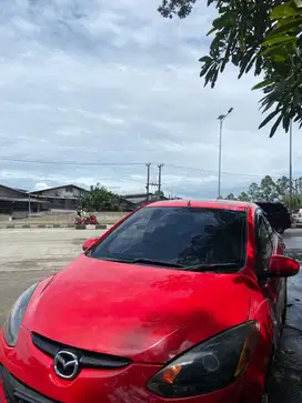 MAZDA 2 R HB AT 2011 WARNA MERAH RARE