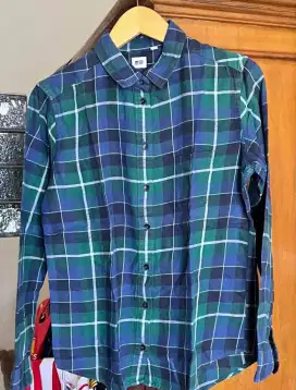 Kemeja panel UNIQLO