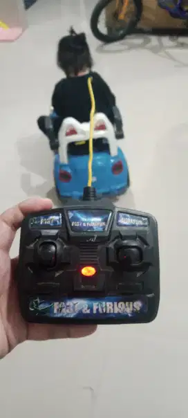 Mobilan mainan anak pakai aki