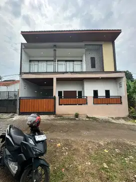 Di kontrakan rumah 2 lantai
