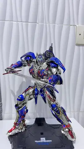 DLX THREEZERO OPTIMUS PRIME THE LAST KNIGHT 3A