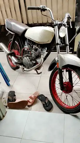 GL -100 plat w Sidoarjo