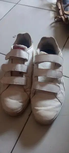 Sepatu reebok ukuran 44