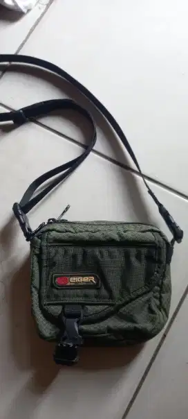 Tas selempang eiger