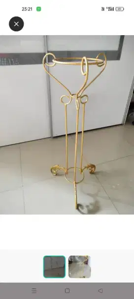 Pot bunga besi jaman dulu