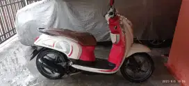 Honda Scoopy Cream