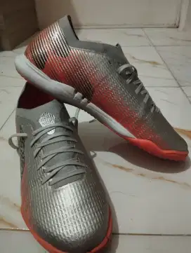 Sepatu Ortuseight ( Bekas ) Futsal, Kondisi Mulus Harga Terjangkau