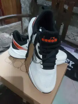 Sepatu Jogging Diadora