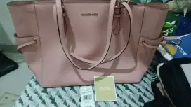 Tas merk MK Baru