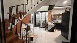 Rumah Bagus Full Furnished di Taman Holis Indah