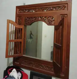 Cermin kayu dinding