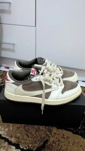 Nike aj1 travis mocha size 41