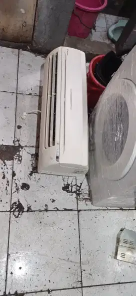 Indoor Daikin 1/2 pk mulus normal
