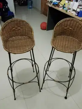 Kursi bar rotan alami kaki besi