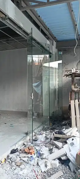 PINTU LIPAT KACA