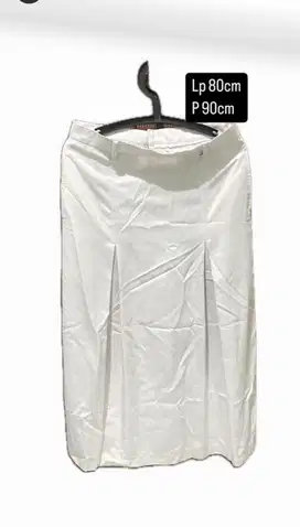 Rok bahan licin