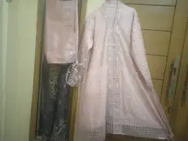 Kebaya dan rok songket